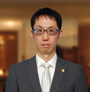 伊野部弁護士